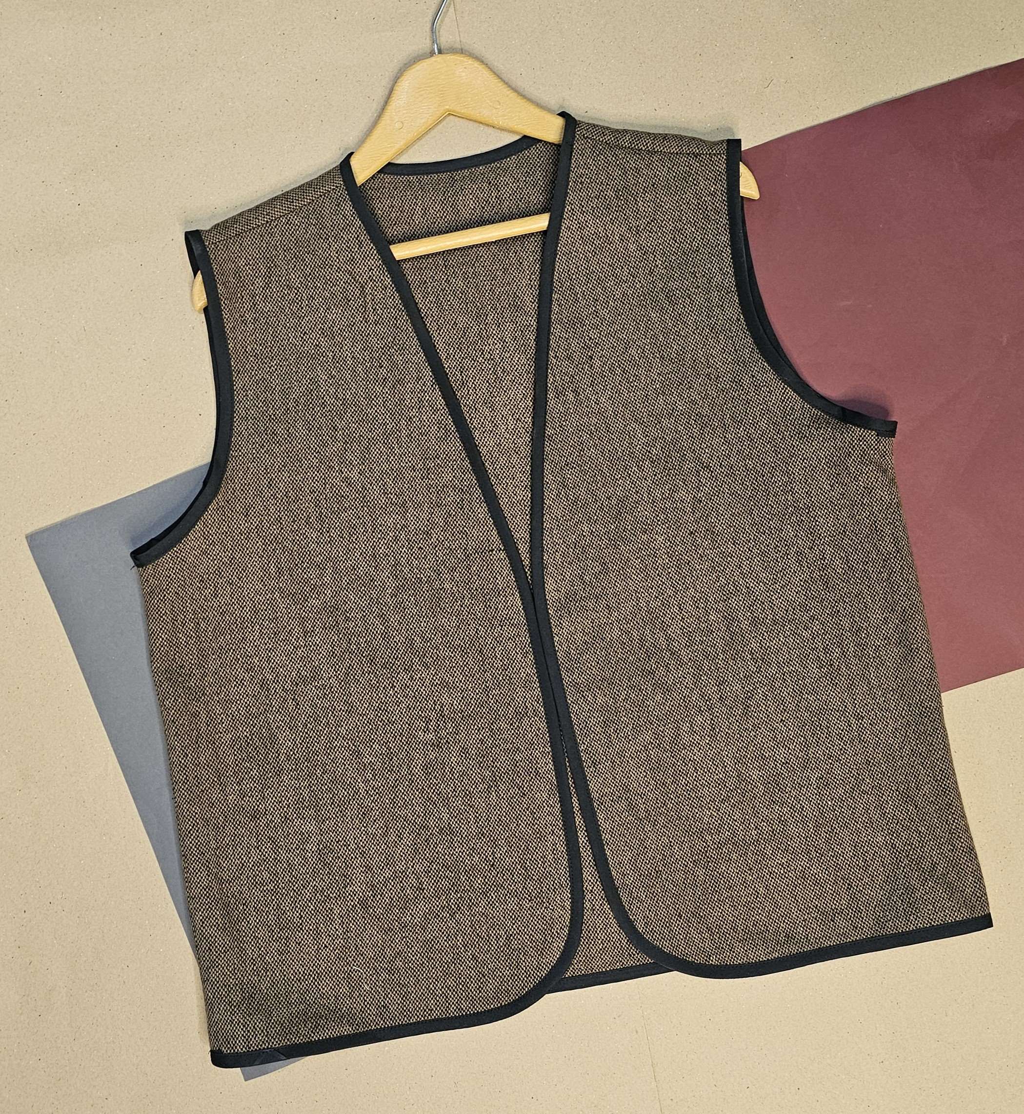 جلیقه ساده سبز زیتونی بافت درشت