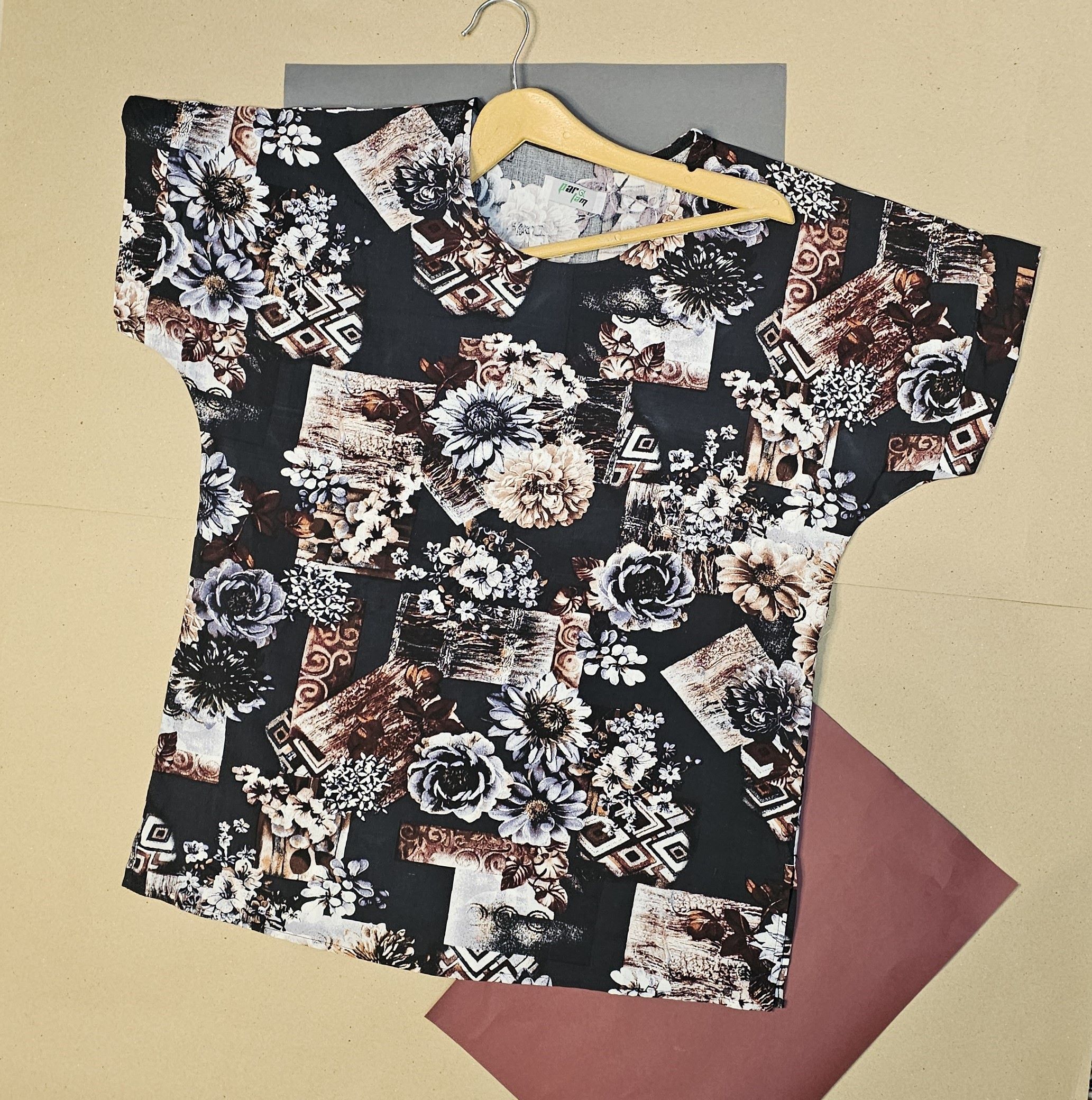 تیشرت  نخی طرح گل آینه مشکی