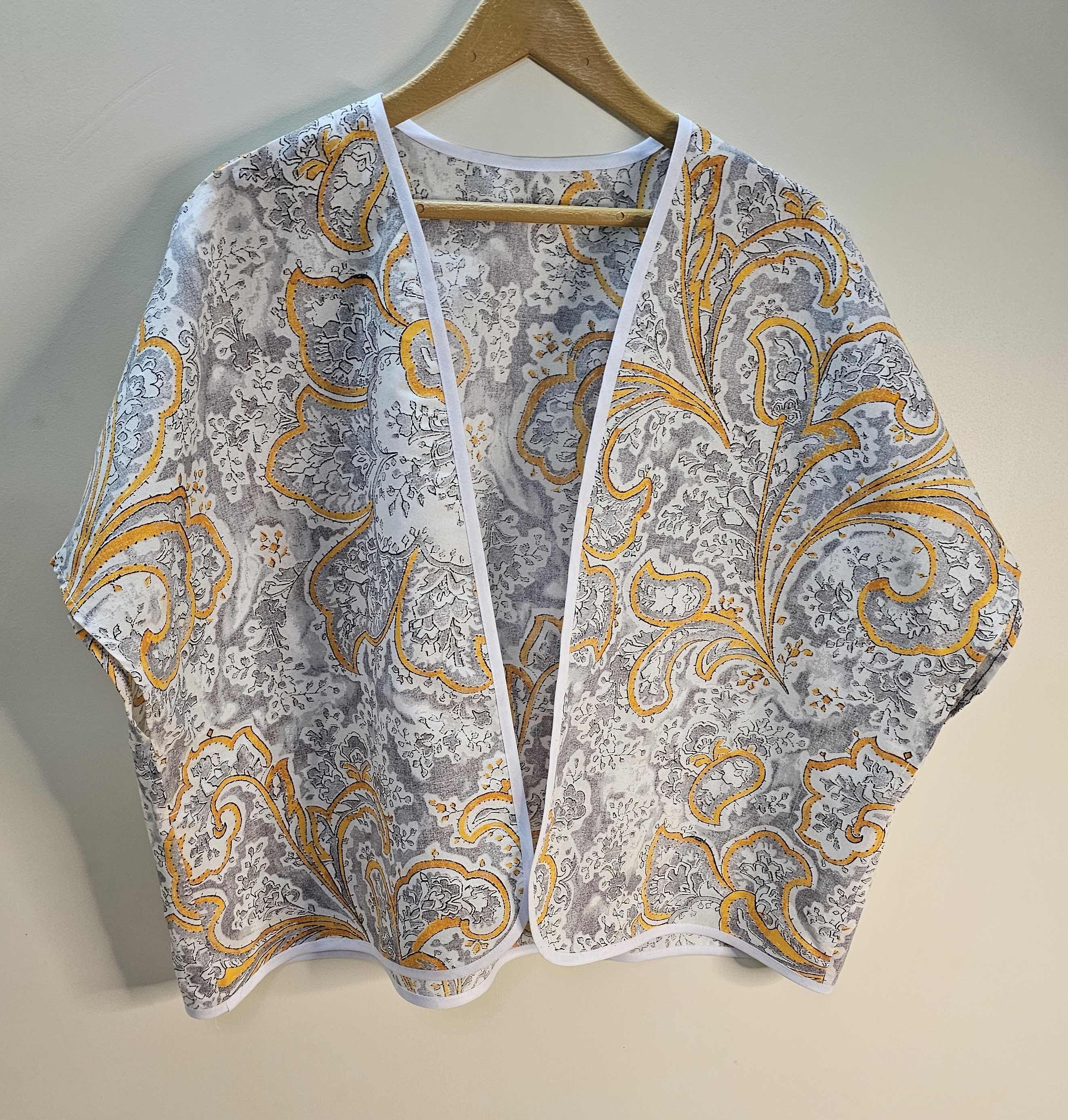 جلیقه مدل شنل طرح یاقوت زرد